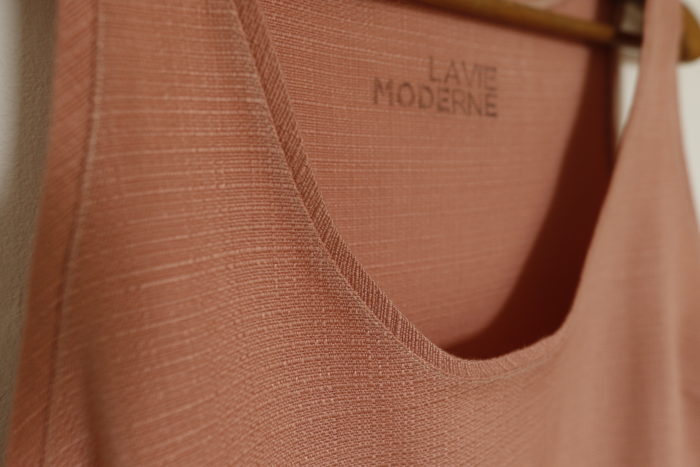 Nouvelle vague, le débardeur en rose