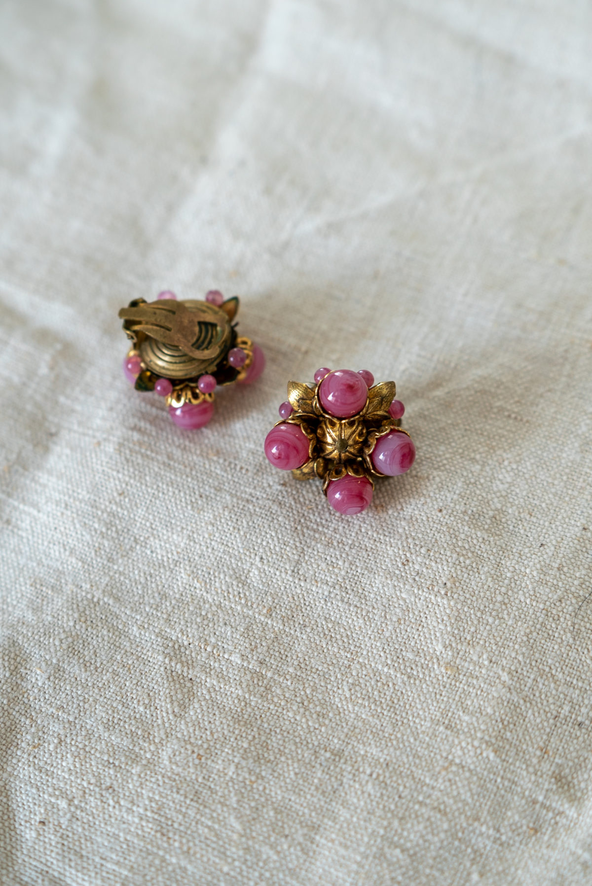 la vie moderne studio textile made in france bijoux vintage boucles d oreilles fermeture à clip petales rose