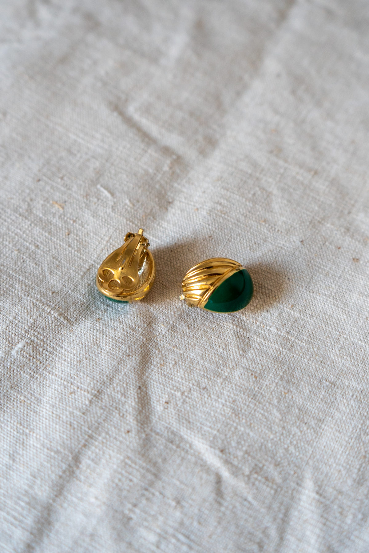 la vie moderne studio textile made in france selection bijoux vintage boucles d oreilles fermeture a clip verte et dore